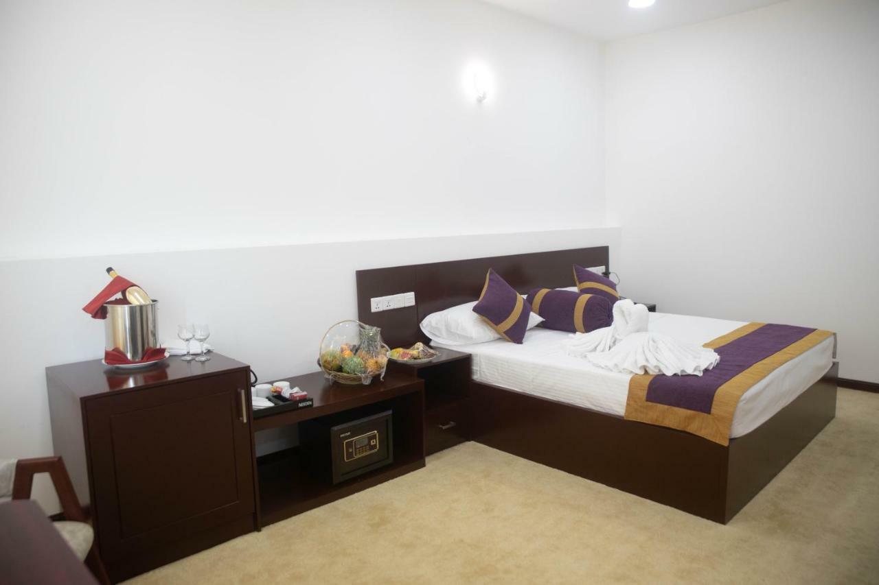 Hotel Kamrel Kurunegala Ngoại thất bức ảnh
